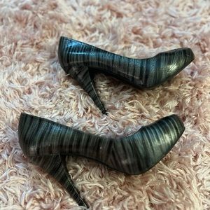 Steve Madden striped stiletto pumps in size 7